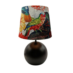 Stylischer Lampenfuß in elegantem Creme, ideal für moderne Tischlampen. Setzt Akzente in jedem Wohnraum.