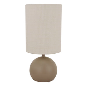 Die taupefarbene Tischleuchte Porto besticht durch ihr modernes Design. Ideal für stimmungsvolles Licht im Wohnbereich.