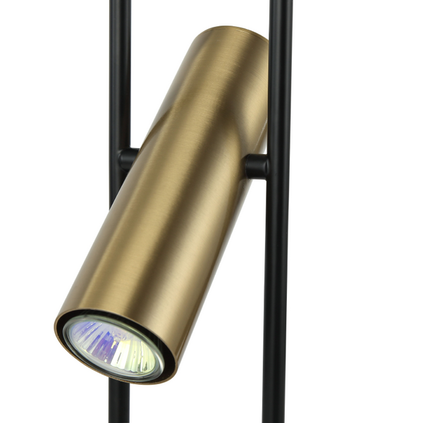 Die goldene Tischleuchte Reggio vereint modernes Design mit eleganter Ausstrahlung. Perfekt für stilvolle Akzente.