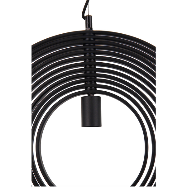 Detailansicht der schwarzen Pendelleuchte Ring mit industriellem Flair.