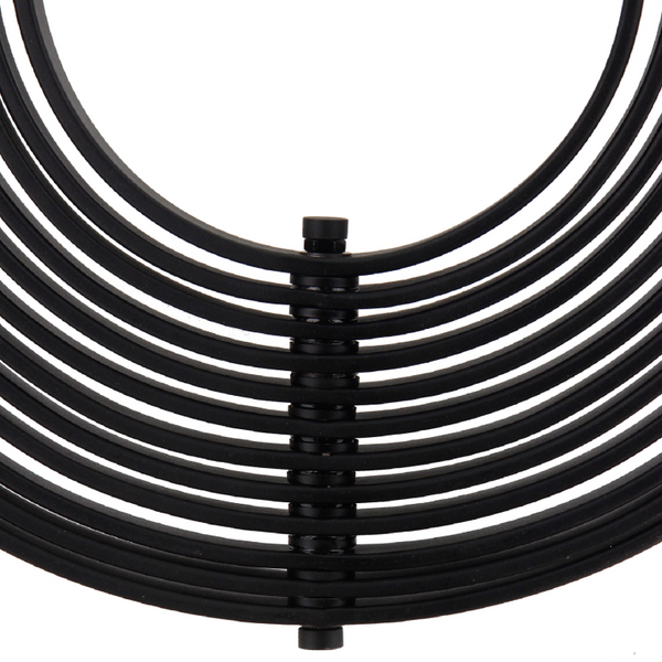 Detailaufnahme der Chericoni Ring Pendelleuchte in Schwarz. Ihr industrielles Design verleiht jedem Raum ein modernes Flair.