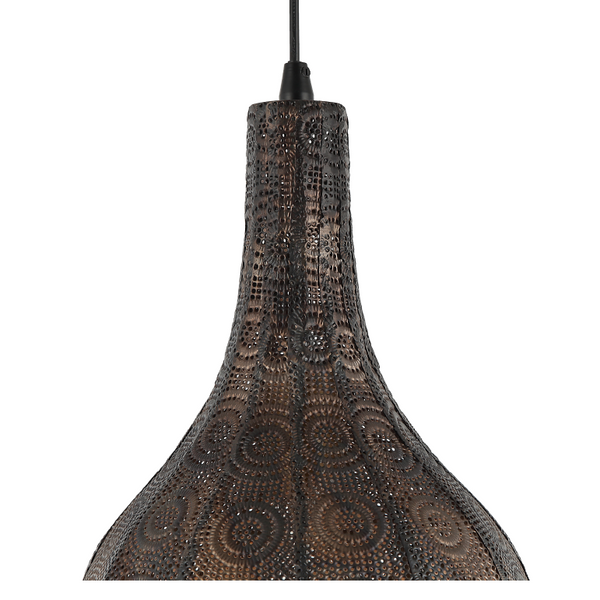 Detailaufnahme der schwarzen Pendelleuchte Oro mit klassischem Design. Diese Leuchte verleiht jedem Raum elegante Akzente.