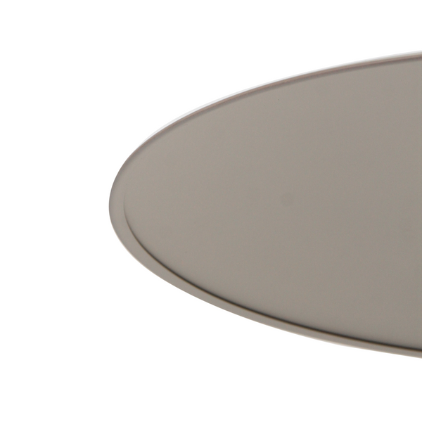 Detailaufnahme der Pendelleuchte Roma in sanftem Creme-Ton. Perfekt für industrielle Räume, die Wärme und Stil ausstrahlen.