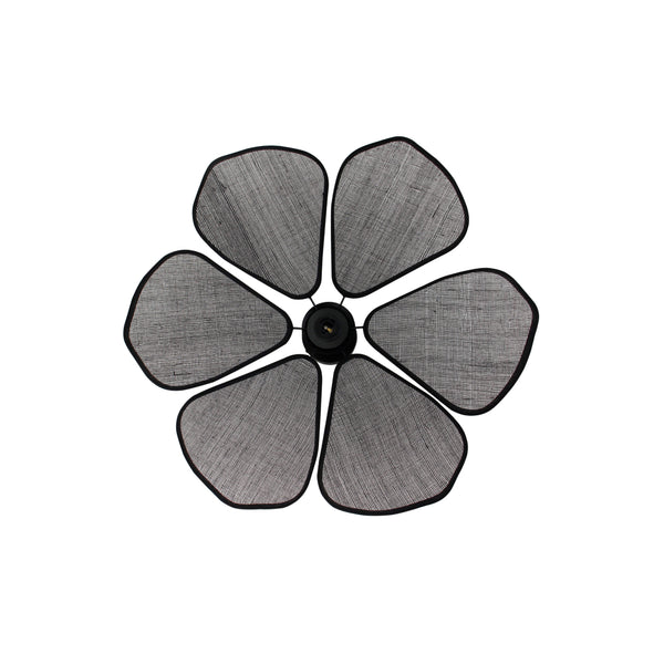 Detailaufnahme der modernen Deckenleuchte Schmetterling in elegantem Schwarz.