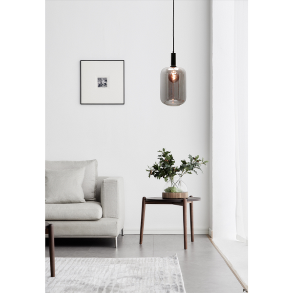 Die schwarze Pendelleuchte Specchio bringt modernen Stil und Eleganz in jeden Raum. Ideal für stimmungsvolle Akzente.