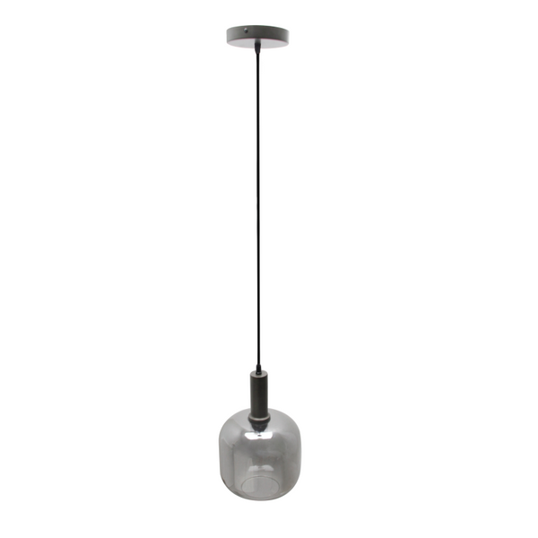 Detailaufnahme der schwarzen Pendelleuchte Specchio mit modernem Design. Sie verleiht jedem Raum einen eleganten Akzent.