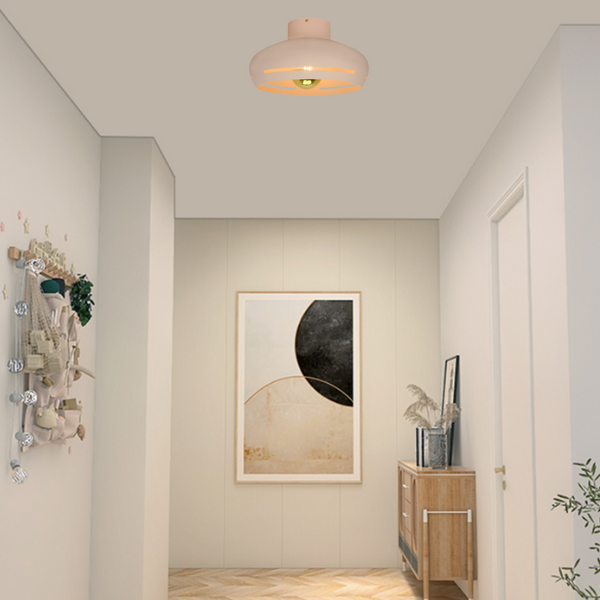 Die cremefarbene Deckenleuchte Streifen vereint modernes Design mit warmem Licht.
