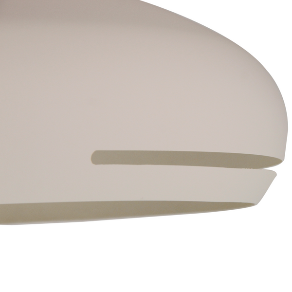 Detailansicht der modernen Deckenleuchte Streifen in creme. Perfekt für eine helle und freundliche Raumgestaltung.
