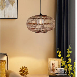 Die beige Woven Pendelleuchte aus Bamboe bringt natürlichen Charme in jeden Raum.