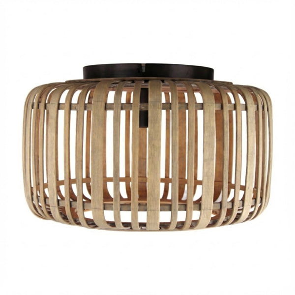 Detailaufnahme der braunen Rattan Deckenleuchte. Ihr einzigartiges Design bringt natürliche Wärme in jeden Raum.