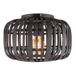 Die schwarze Deckenleuchte aus Rattan verleiht jedem Raum einen vintage Charme. Natürliche Materialien sorgen für Wärme.