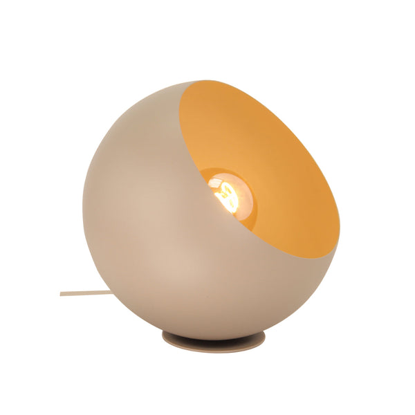 Moderne Tischleuchte Sfera in sanftem Creme. Sie bringt einladendes Licht und zeitgemäßen Stil in jede Ecke.