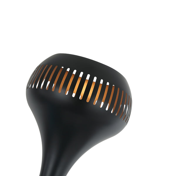 Schlichte schwarze Stehleuchte Canna aus Metall. Sie verleiht modernen Räumen eine stilvolle und minimalistische Note.