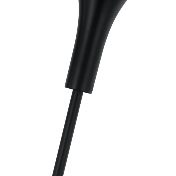 Die schwarze Canna Stehleuchte aus Metall vereint minimalistisches Design mit modernem Flair. Perfekt für stilvolle Akzente.