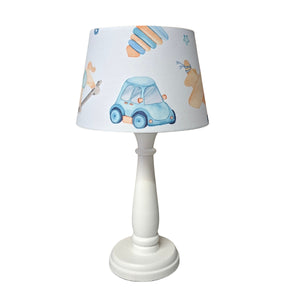 Der offwhite Lampenschirm Cars verleiht ländlichem Charme. Ideal für eine gemütliche Atmosphäre in jedem Raum.