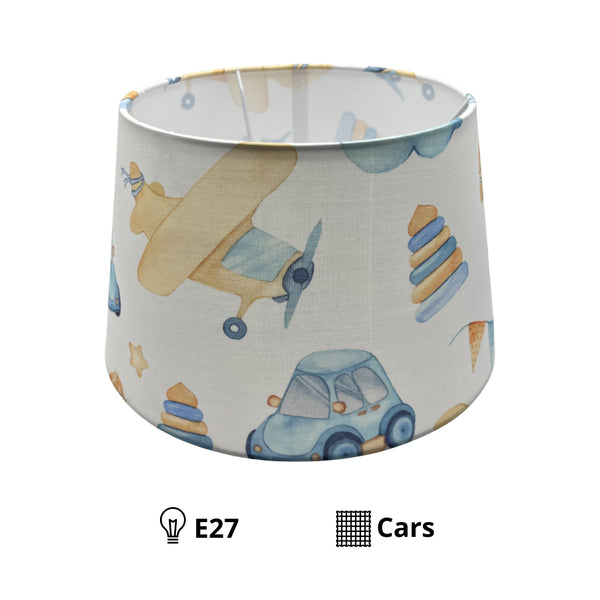 Der Lampenschirm Cars in Offwhite, Blau und Gold bringt einen bohemian Charme in jeden Raum.