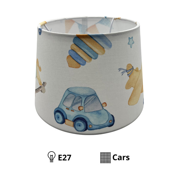 Der offwhite Lampenschirm Cars bringt ländliche Gemütlichkeit in Ihr Zuhause. Ideal für eine harmonische Raumgestaltung.