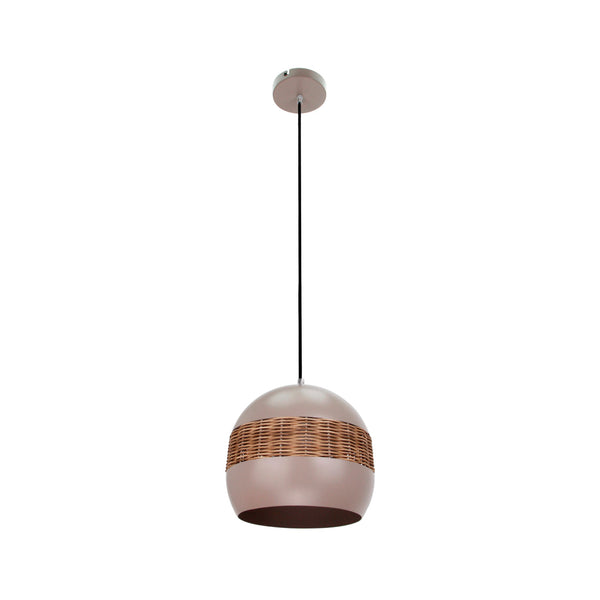 Detailansicht der taupefarbenen Caserta Pendelleuchte aus Rattan. Diese Landhauslampe bringt Wärme in jedes Zuhause.