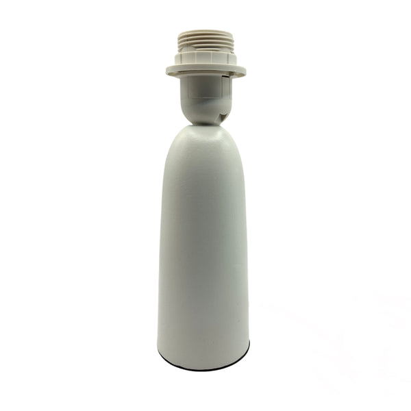 Schlichter Lampenfuß in strahlendem Weiß mit einer Höhe von 22 cm. Ideal für individuelle Leuchtenkreationen im Wohnbereich.