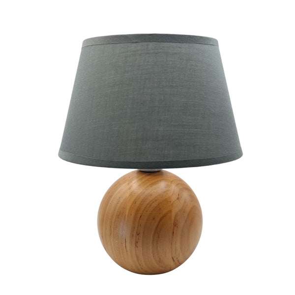 Der braune Lampenfuß aus Holz fügt sich harmonisch in jede Einrichtung ein. Ideal für individuelle Lampendesigns.