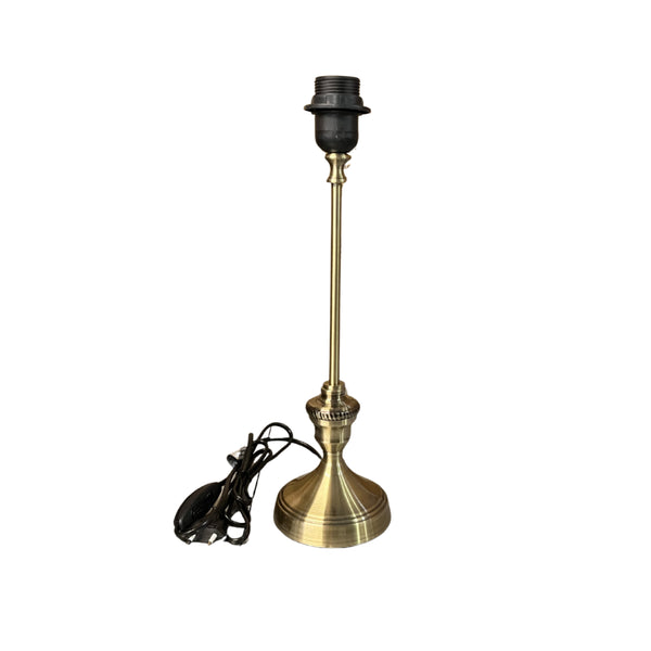 Detailaufnahme des bronzen Lampenfußes von Various. Eleganz und Stabilität vereinen sich in diesem hochwertigen Design.