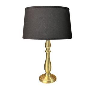 Der elegante Lampenfuß in Messing bringt einen Hauch von Luxus in Ihr Zuhause. Perfekt für individuelle Leuchtenkreationen.