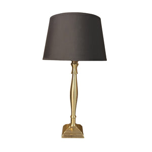 Der edle Lampenfuß in Messing verleiht jedem Raum einen Hauch von Eleganz. Ideal für stilvolle Lichtakzente.