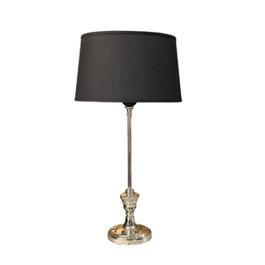 Der elegante Lampenfuß in Nickel verleiht jedem Raum einen klassischen Touch. Ideal für stilvolle Tisch- oder Stehlampen.