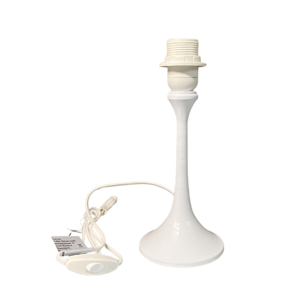 Detailaufnahme des weißen Lampenfußes H24 cm von Various. Perfekt für individuelle Lampenkreationen in jedem Raum.