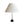 Der cremefarbene Lampenschirm aus Chintz besticht durch sein minimalistisches Design.