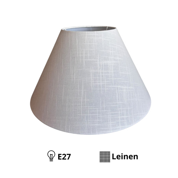 Zeitloser Lampenschirm in Weiß aus Leinen. Er bringt eine helle, einladende Atmosphäre in jeden Raum.