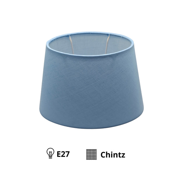 Der moderne blaue Lampenschirm aus Chintz bringt frische Farbe und Eleganz in jeden Raum. Ideal für stilvolle Akzente.