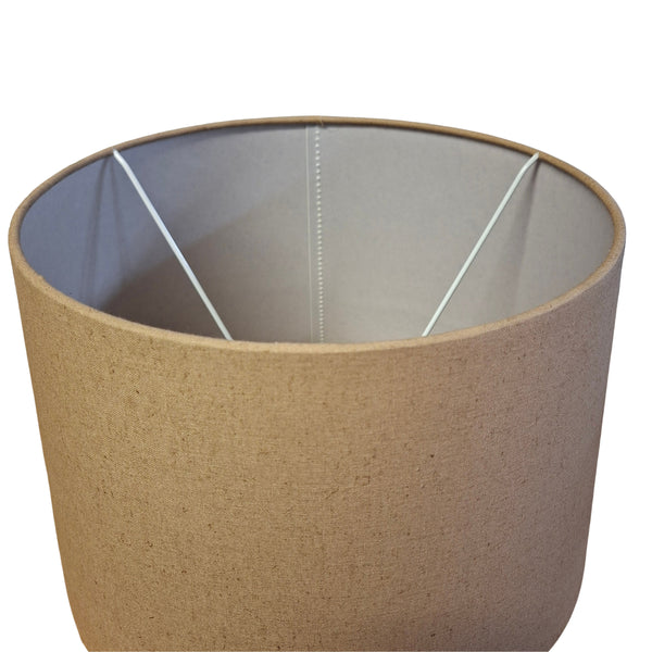 Eleganter Lampenschirm in Braun aus Baumwolle. Er verleiht jedem Raum eine warme und einladende Atmosphäre.