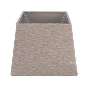 Eleganter Lampenschirm in Creme für eine sanfte Lichtatmosphäre. Ideal für Wohn- und Schlafzimmer.