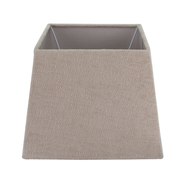 Eleganter Lampenschirm in Creme für eine sanfte Lichtatmosphäre. Ideal für Wohn- und Schlafzimmer.