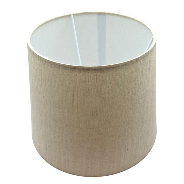 Eleganter Lampenschirm in creme aus Wildseide. Verleiht jedem Raum ein warmes, einladendes Ambiente.