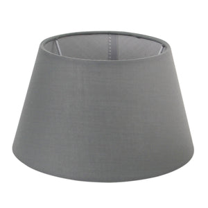 Moderner grauer Lampenschirm von Various, ideal für eine zeitgemäße Raumgestaltung. Perfekt für verschiedene Lampen.
