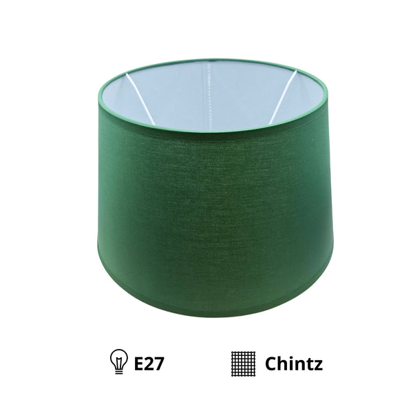 Der grüne Lampenschirm aus Chintz bringt frische Akzente in moderne Räume.