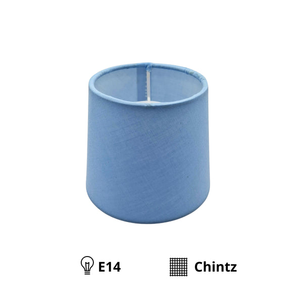 Der hellblaue Lampenschirm aus Chintz verleiht jedem Raum eine frische, luftige Note. Ideal für gemütliche Beleuchtung.