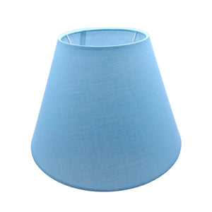 Eleganter blauer Lampenschirm aus Chintz für moderne Akzente. Perfekt für stimmungsvolle Beleuchtung in jedem Raum.