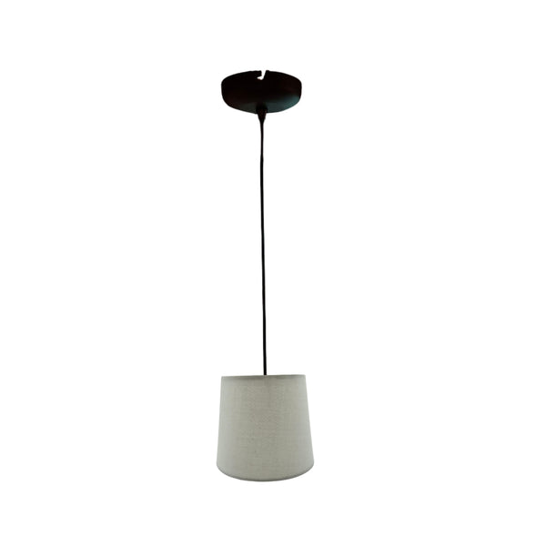Heller grauer Lampenschirm von Various für minimalistisches Ambiente.