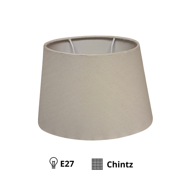 Der hellgraue Lampenschirm aus Chintz verleiht jedem Raum eine sanfte, elegante Lichtatmosphäre. Ideal für gemütliche Abende.