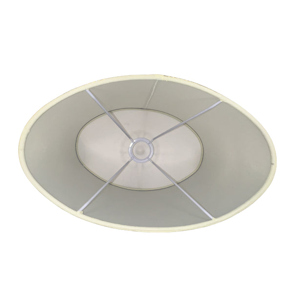 Der ovale Lampenschirm in Creme und Gold verleiht jedem Raum eine moderne Note. Ideal für stilvolle Beleuchtung.