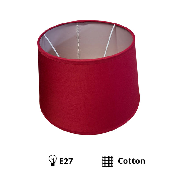 Der elegante rote Lampenschirm aus Baumwolle verleiht jedem Raum ein modernes Flair. Ideal für stimmungsvolles Licht.