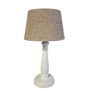 Minimalistischer Lampenschirm in elegantem Taupe. Perfekt für modernes Ambiente und harmonische Lichtakzente.