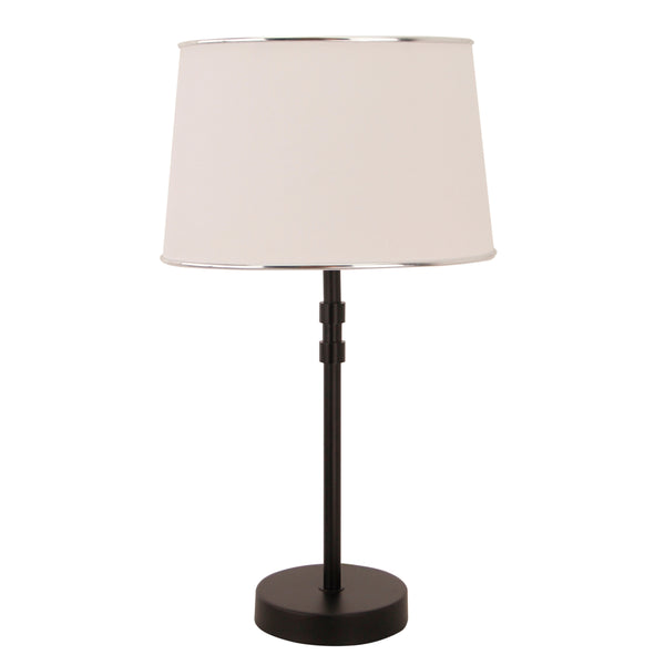Der ovale Lampenschirm in Silber bringt elegantes Licht in jeden Raum.