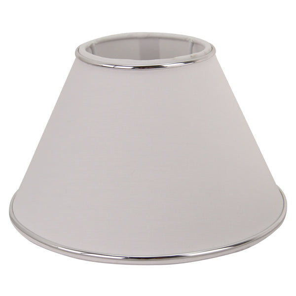 Moderne Lampenschirme in Weiß und Silber verleihen jedem Raum einen Hauch von Eleganz. Perfekt für stilvolle Akzente.