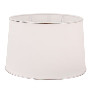 Eleganter ovaler Lampenschirm in Silber mit weißem Innenleben. Erlebt eine harmonische Lichtstimmung in jedem Raum.