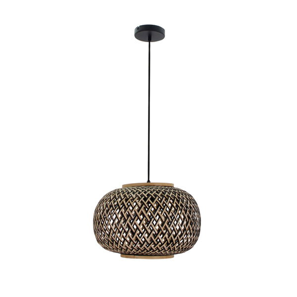 Die Weaving Pendelleuchte vereint natürliche Bambus-Optik mit schwarzem Akzent. Ideal für ländliche Wohnräume.