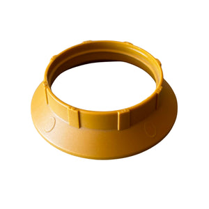 Goldene Zub. Leuchte mit modernem Flair. Sie bringt Wärme und Eleganz in jeden Raum und setzt glänzende Akzente.